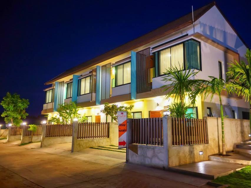 Baan Issara Hotel Nakhon Ratchasima Exterior photo