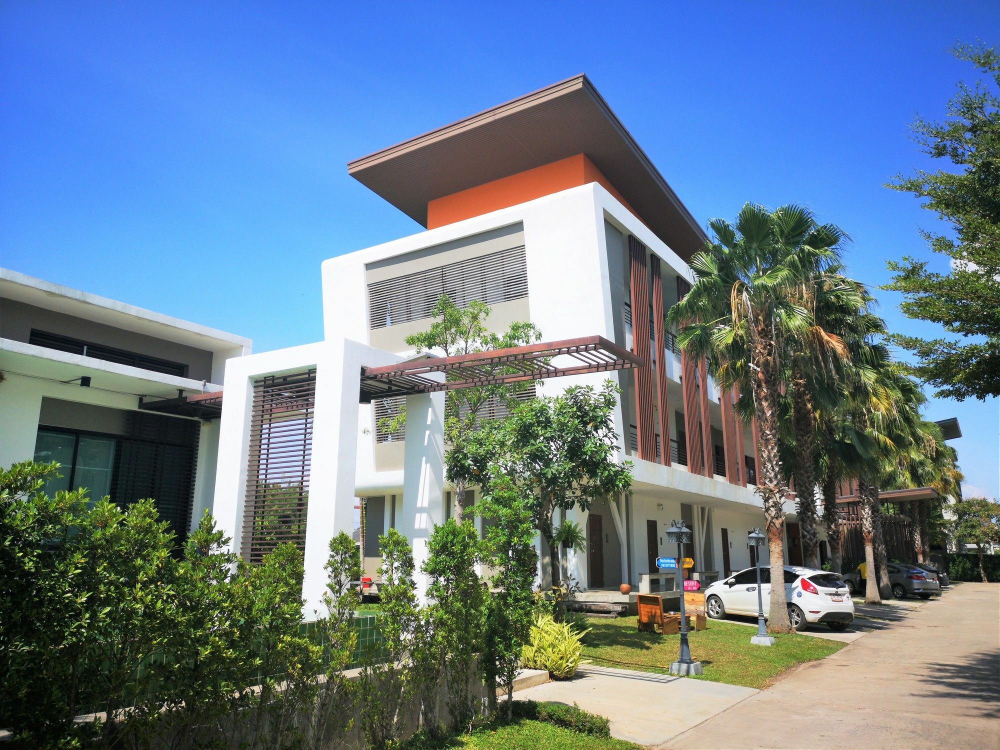Baan Issara Hotel Nakhon Ratchasima Exterior photo